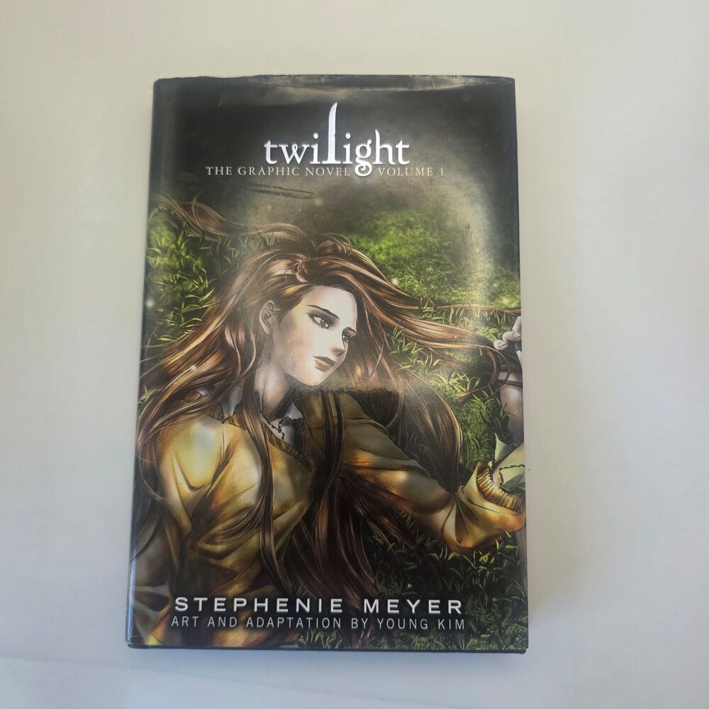 Twilight The Graphic Novel Volume 1 by Stephenie Meyer